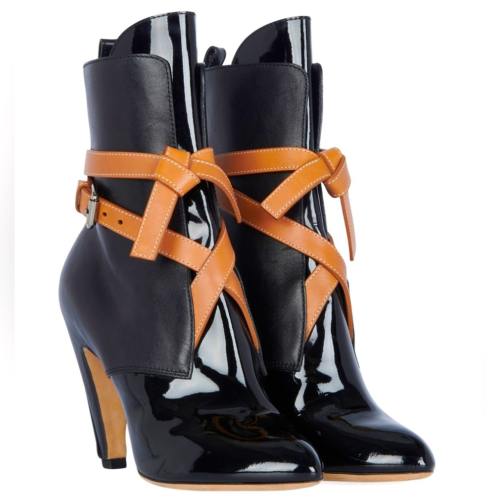 LOUIS VUITTON Vogue Leather Buckled Boots